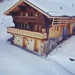 Authentisches Schweizer Alpenchalet Aus Dem 18- Jh- By Interhome *