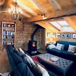 Authentisches Schweizer Alpenchalet Aus Dem 18- Jh- By Interhome *
