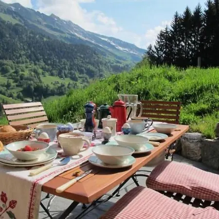Authentisches Schweizer Alpenchalet Aus Dem 18- Jh- By Interhome *
