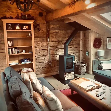 Authentisches Schweizer Alpenchalet Aus Dem 18- Jh- By Interhome *