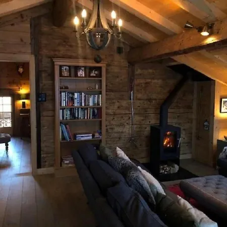 Authentisches Schweizer Alpenchalet Aus Dem 18- Jh- By Interhome *