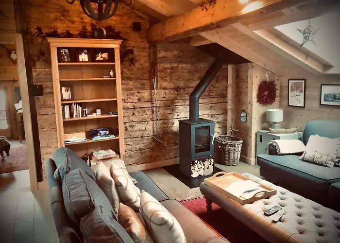 Authentisches Schweizer Alpenchalet Aus Dem 18- Jh- By Interhome *