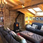 Authentisches Schweizer Alpenchalet Aus Dem 18- Jh- By Interhome * La Forclaz