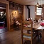 Casa de Férias Authentisches Schweizer Alpenchalet Aus Dem 18- Jh- By Interhome La Forclaz