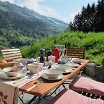 Authentisches Schweizer Alpenchalet Aus Dem 18- Jh- By Interhome *