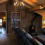 Authentisches Schweizer Alpenchalet Aus Dem 18- Jh- By Interhome *