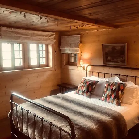 펜션 Authentisches Schweizer Alpenchalet Aus Dem 18- Jh- By Interhome